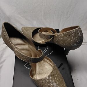 Source Unknown Glittering Gold Heels